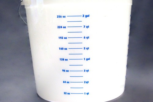 10 Qt Plastic Bucket (Gallon Measurements)